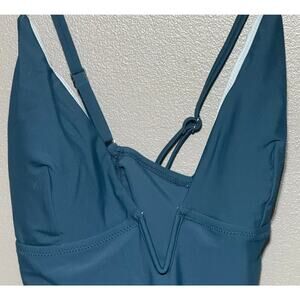 New with Tag Cupshe‎ Teal Blue Deep V Neck size Large Swimsuit